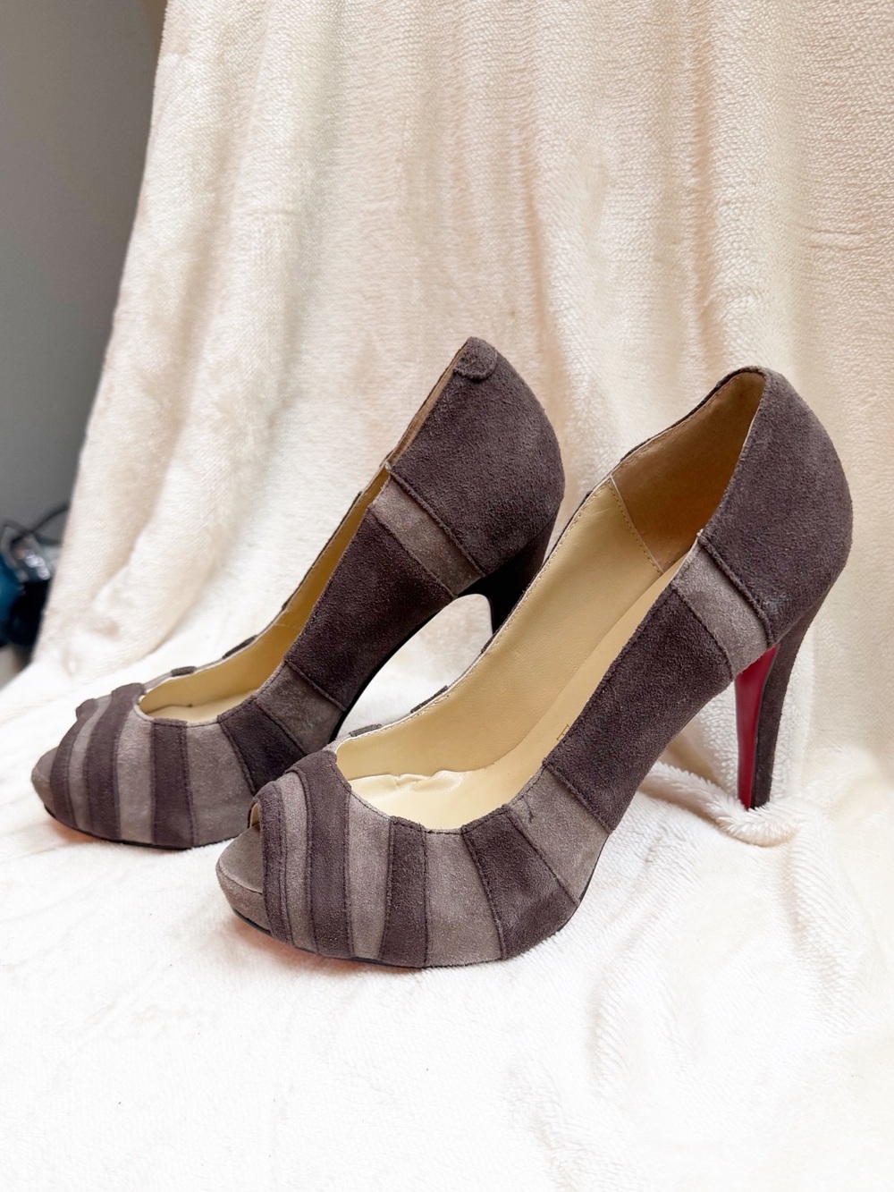 NWOT Christian Louboutin Light and Dark Gray Suede Peep Toe Platform Pump
